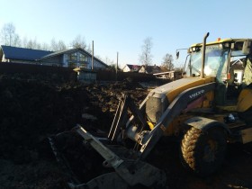 Аренда экскаватора погрузчика п.Стрельна 